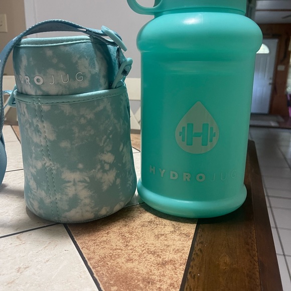 Hydro jug with sleeve like new - Picture 2 of 4